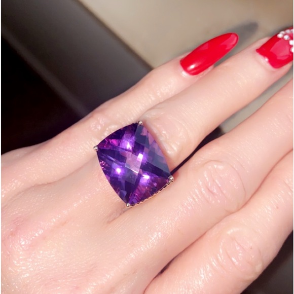HUGE 10k gold amethyst ring. - Picture 3 of 4